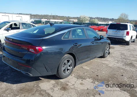 2022 Kia K5 Lxs z USA, uszkodzony, nr VIN 5XXG14J22NG097677